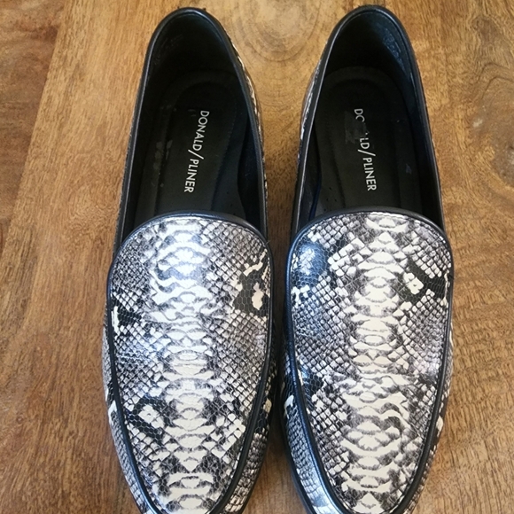 Donald Pliner Python Print Leather Slip-On Loafers Womens Size 8.5 - Picture 9 of 13